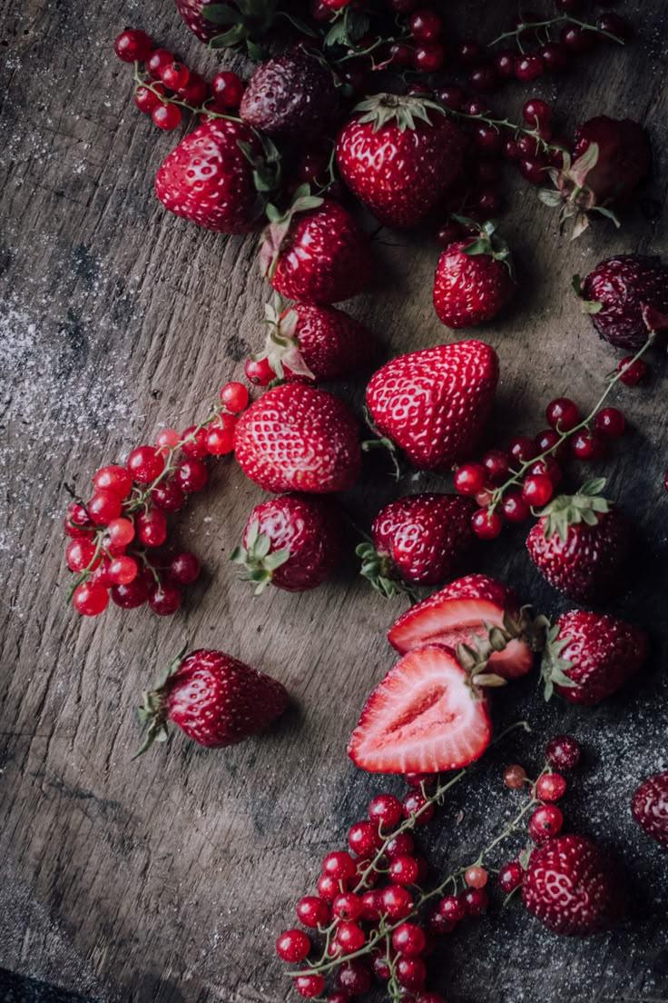 Berry Bounty: Fresh Farm-Picked Delights
